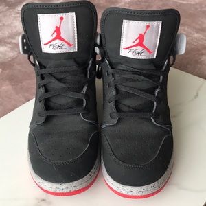 Jordans size 5Y (women’s 6.5)